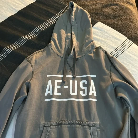 Sweatshirt - Picture 1 of 3